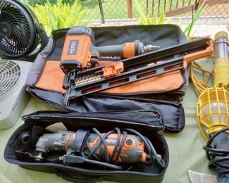 RIDGID PNEUMATIC 18 GAUGE BRAD NAILER