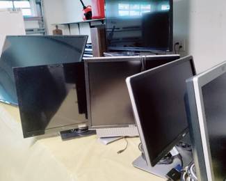 6 FLATSCREENS - 2 ARE SMART