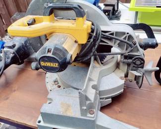 DEWALT DW715-12" SINGLE BEVEL COMPOUND MILTER SAW
