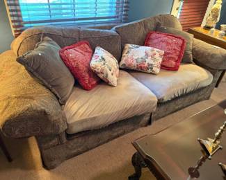 Brandywine Patterned Loveseat