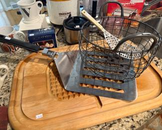 Wire basket, Spatula, Cutting Board