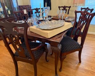 Thomasville Cherry Extendable Dining Table, Set of 8 Thomasville Dining Chairs