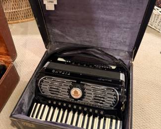 Titano Palmer Hughes "Parade" Accordion