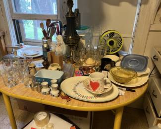 Misc. kitchnware, Kitchen table, brass lamp.