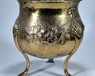 VICTORIAN BRASS JARDINIERE LION PAW FEET FRUIT | Victorian brass jardiniere with fruit decoration to the body raised on three ornate lion paw feet - h. 15 x dia. 12 in