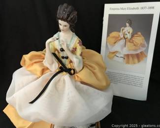 Goebel Tea Cozy Empress Mary Elizabeth