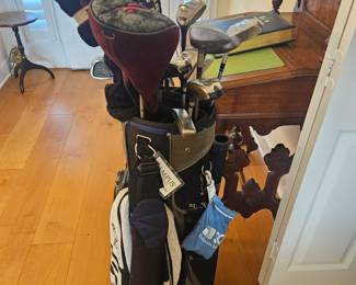 Right-handed golf clubs and a beautiful bag everything for $150, 👀 we have several pieces of golf paraphernalia artwork as well