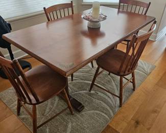 Here's another Winchester dining table measures 5 ft long by 33 in wide very clean boys people loved the Old colonial style. This set is only $300 does not come with a leaf but it has four chairs