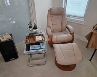 Leather recliner from Hjellegjerde.
Made in Norway