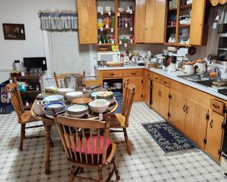 Kitchen FULL OF GOODIES