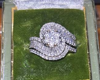 14 KT GOLD & DIAMOND RING