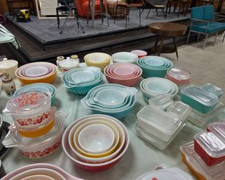 Pyrex nesting bowls 