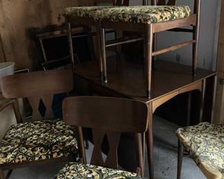 MID CENTURY TABLE W/6 CHAIRS