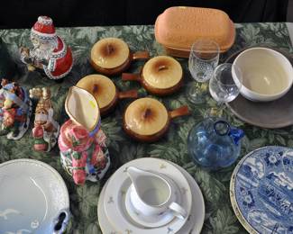 Assorted ceramics and porcelain.