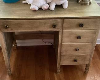 5 Drawer Desk