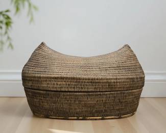 Hand-Woven Eastern L8dded Basket bid #10