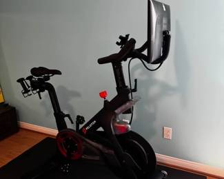 2021 Peloton with all Accessories