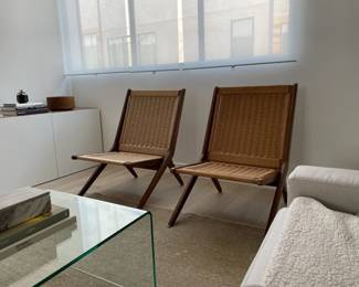 Set of two Hands Wegner rope chairs (one original, one replica)