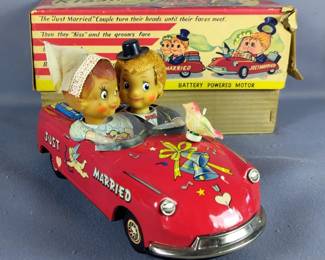 Vintage Kissing Couple Battery Operated Tin Litho Toy Car