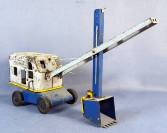 Vintage Wyandotte Construction Pressed Steel Toy Excavator Crane