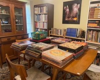 10 linear feet of Records, 33s and 78s
