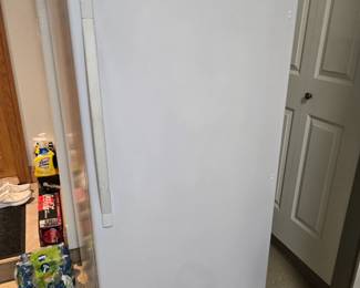 Whirlpool Upright Freezer (WORKS GREAT!)