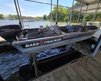 1989 Bass Tracker Boat With 1989 Johnson Motor (No Trailer. Motor Needs A Little Work.)