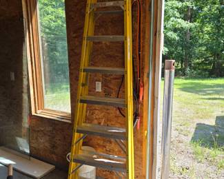 Werner 7208 Fiberglass 8 Ft Ladder And Several Other Ladders
