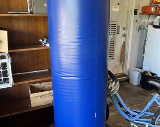 Heavyweight floor standing punching bag