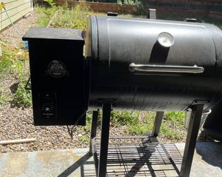 PitBoss smoker with thermometer