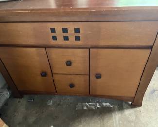 Sturdy dresser