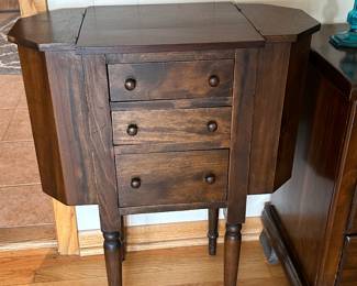 Sewing cabinet