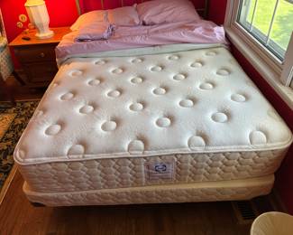Full size mattress set