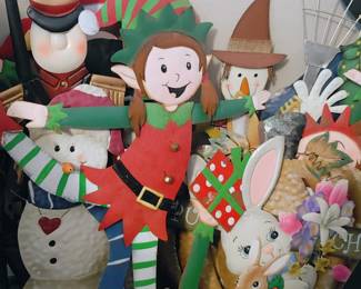 Seasonal flowerbed signs