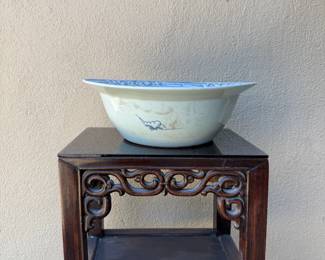 Blue & White Chinese Pottery bowl, unsure of Dynasty era. Asking $300.
