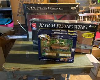 Airplane model building sets