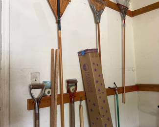 Leaf Rakes - Shovels