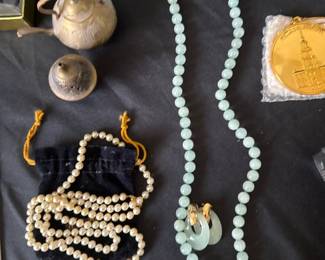 pearl necklace