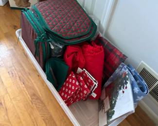 holiday table cloths, placemats, table runners