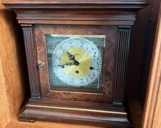 Howard Miller clock w/key
