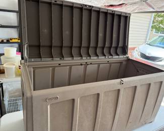 Deck box