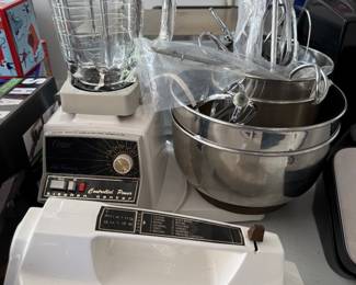 Mixer/blender/chopper all in 1!