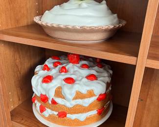 Cake and pie keepers ceramic