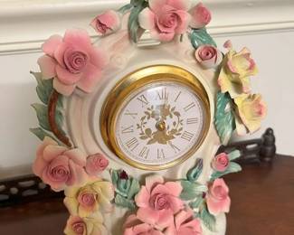158 Capodimonte Heirloom Roses Of Romance Porcelain Mantle Clockmin