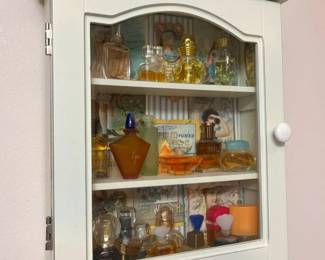 158 Vintage Perfume Bottle Detailmin