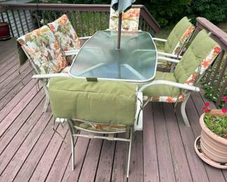 158 Outdoor Dining Set Staged Detailmin