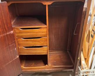 158 Vintage Small Art Deco Wardrobe Detailmin