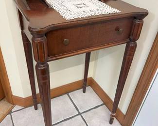 158 Vintage Mahogany Telephone Tablemin