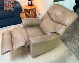 158 LaZBoy Large Leather Recliner Extendedmin