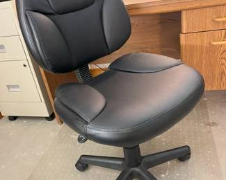 158 Swivel Faux Leather Office Chairmin